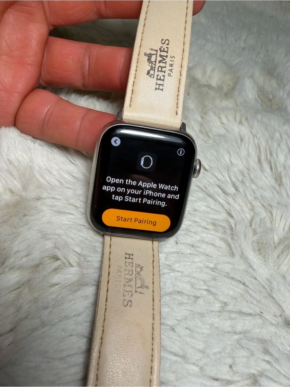 Apple Watch 44mm hermes series 4.  ( for parts or repairs)